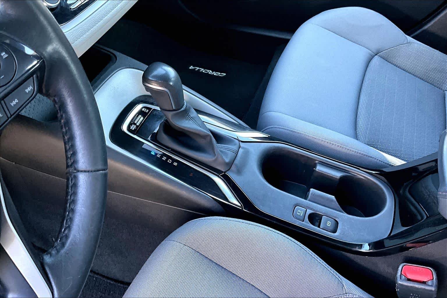 Used 2025 Classic Silver Metallic Toyota SE image 17