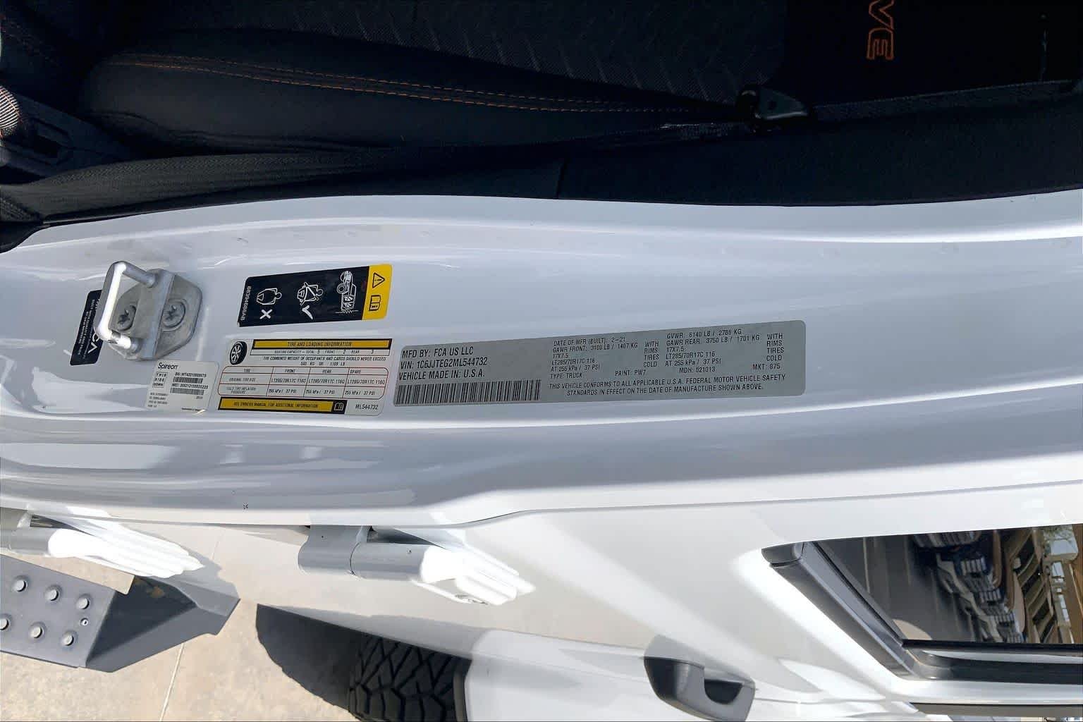 Used 2021 Bright White Clearcoat Jeep Mojave image 34