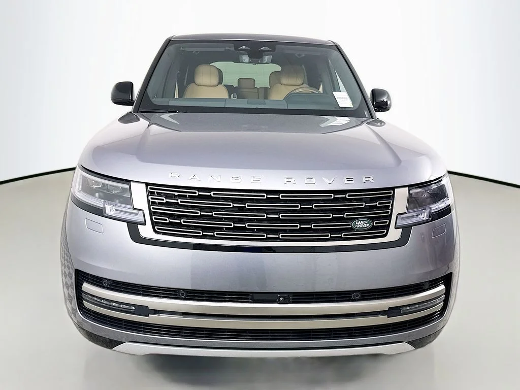 New 2026 Eiger Grey Land Rover SE image 2
