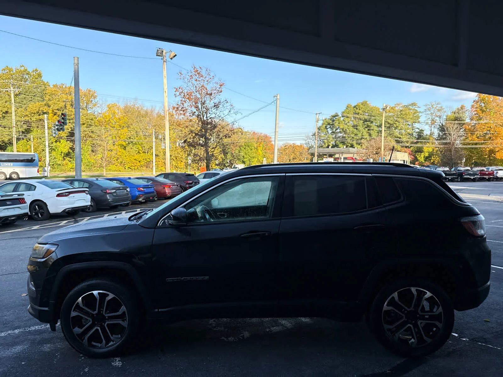 Used 2022 Diamond Black Crystal Pearlcoat Jeep Limited image 6