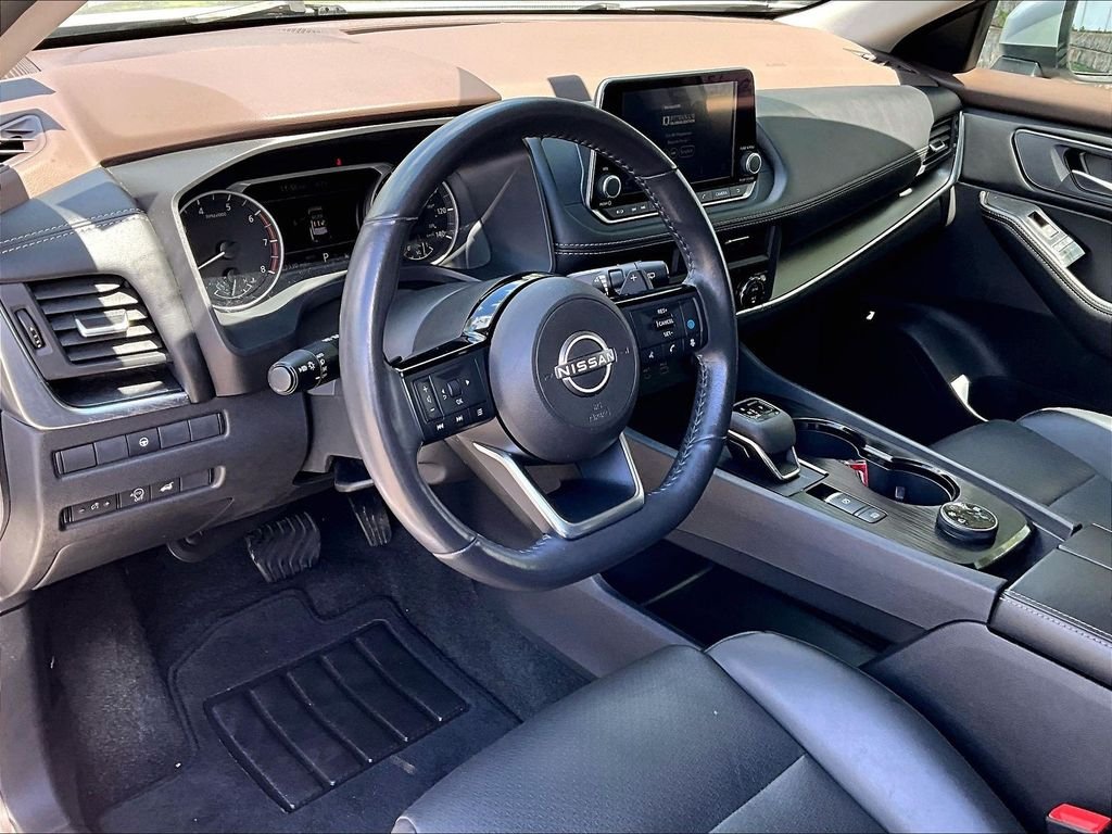 Used 2023 Silver Nissan SV image 8