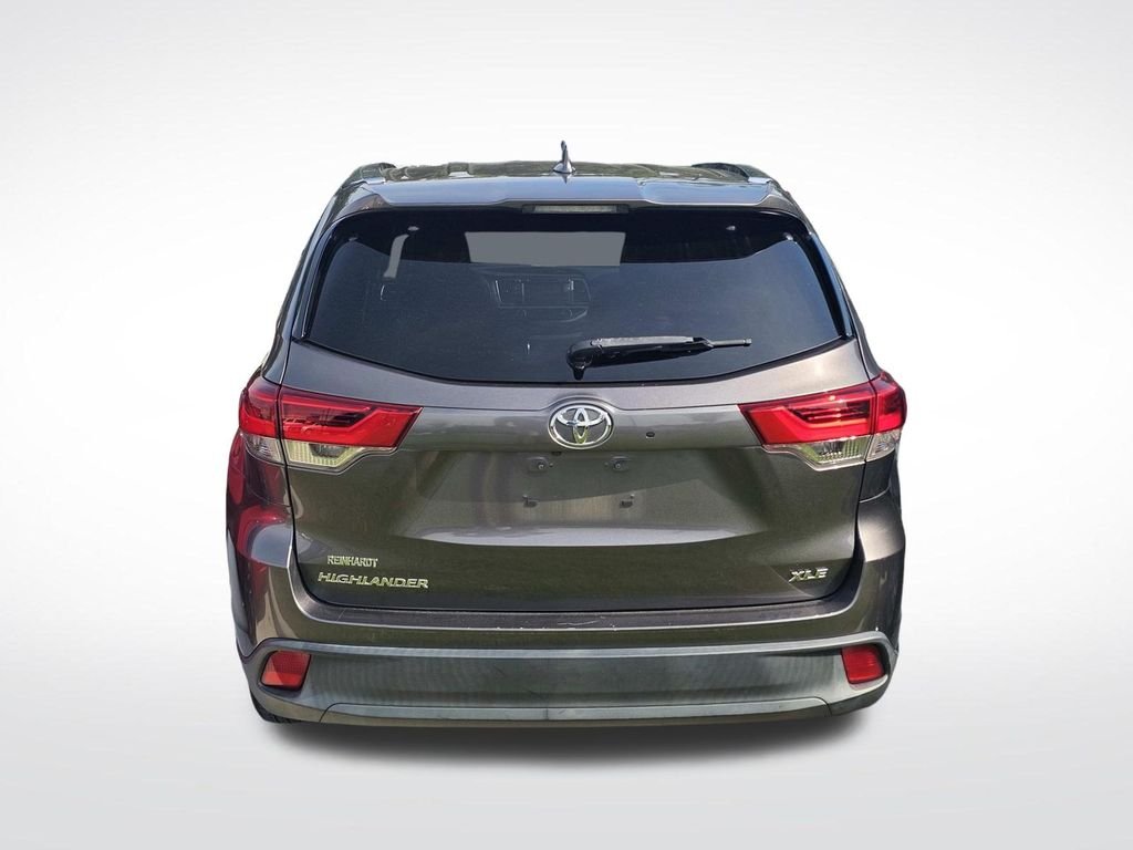 Used 2019 Gray Toyota XLE image 15