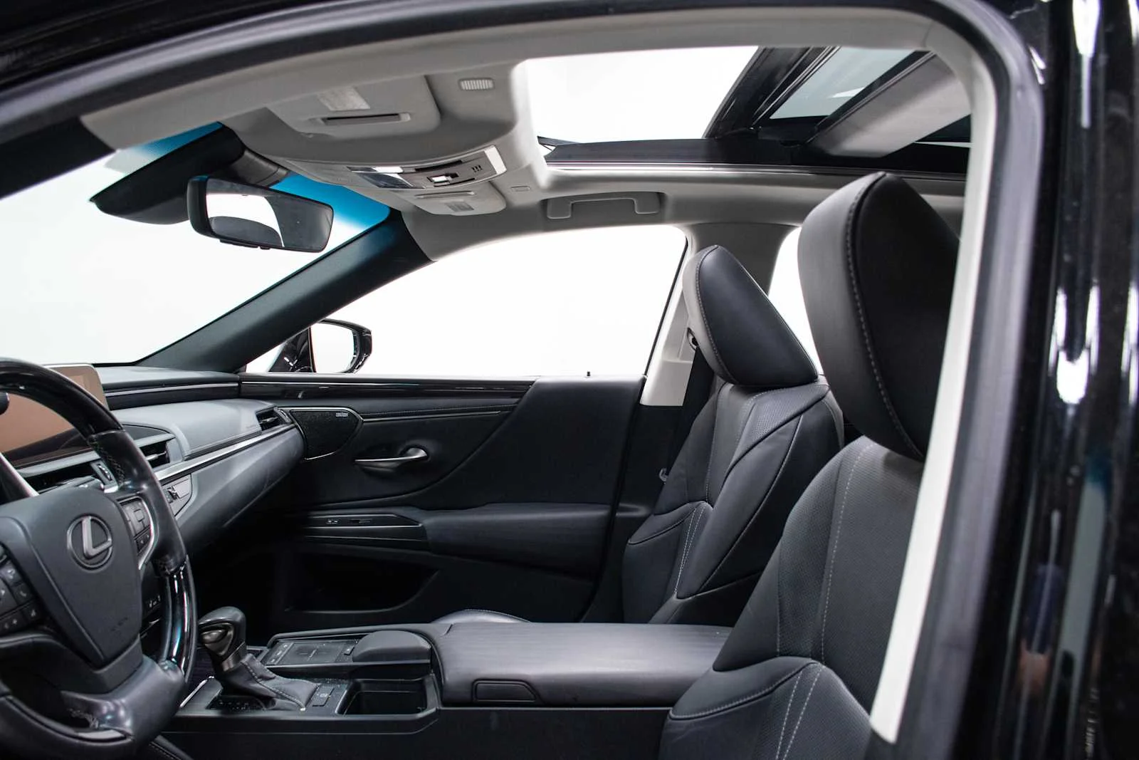 Used 2019 Obsidian Lexus Ultra Luxury image 12