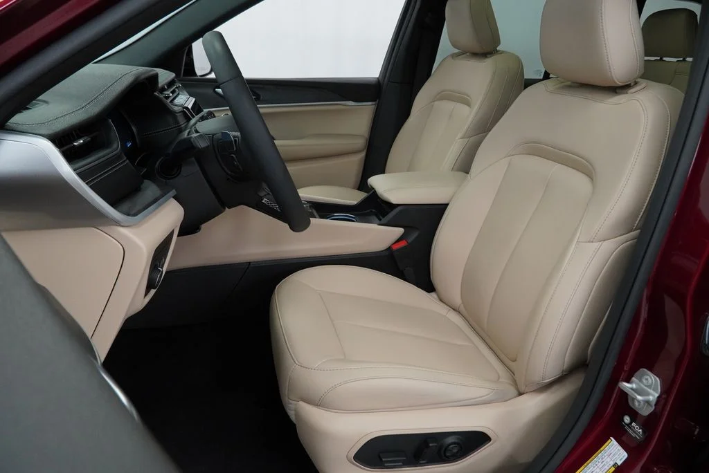 Used 2025 Red Jeep Limited image 3