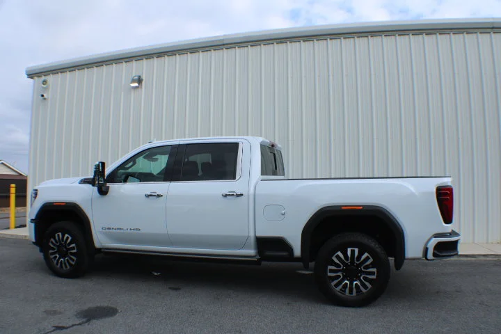 Certified Used 2026 Glacier White Tricoat GMC Denali Ultimate image 3