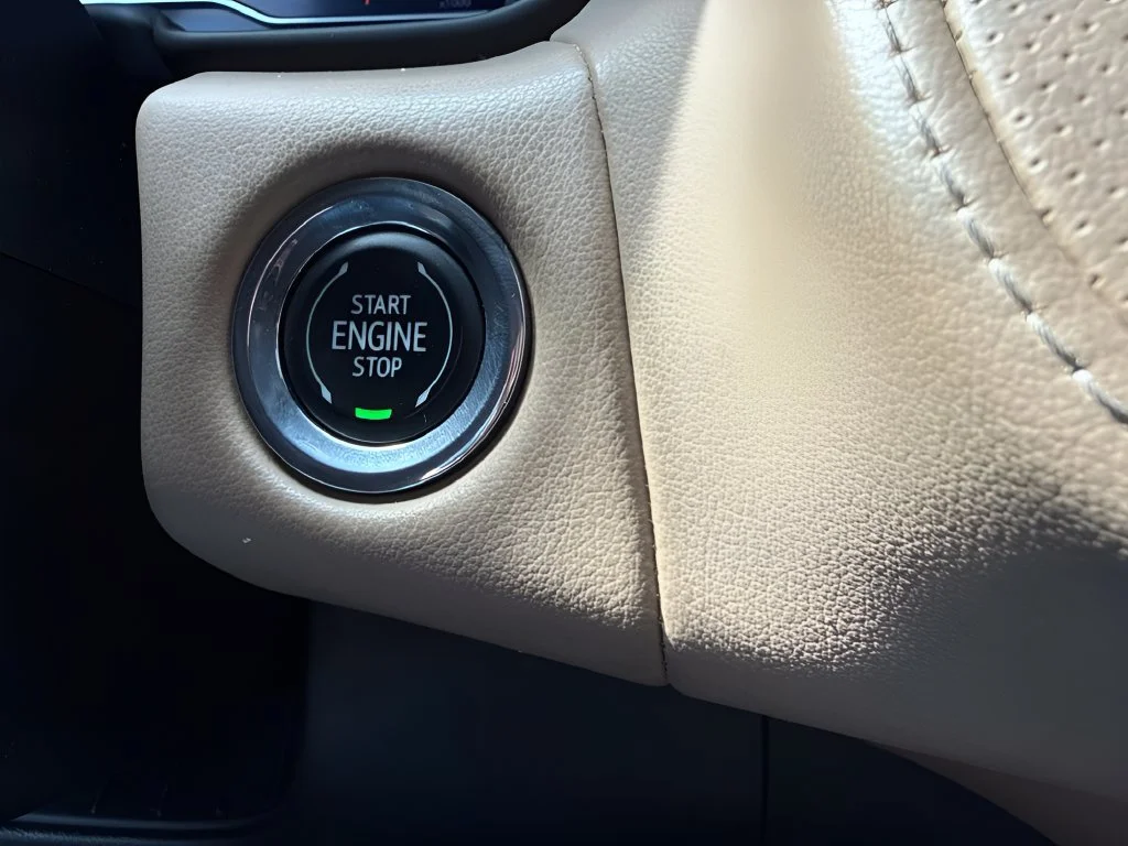 Used 2023 SUMMIT WHITE Chevrolet Premier image 22