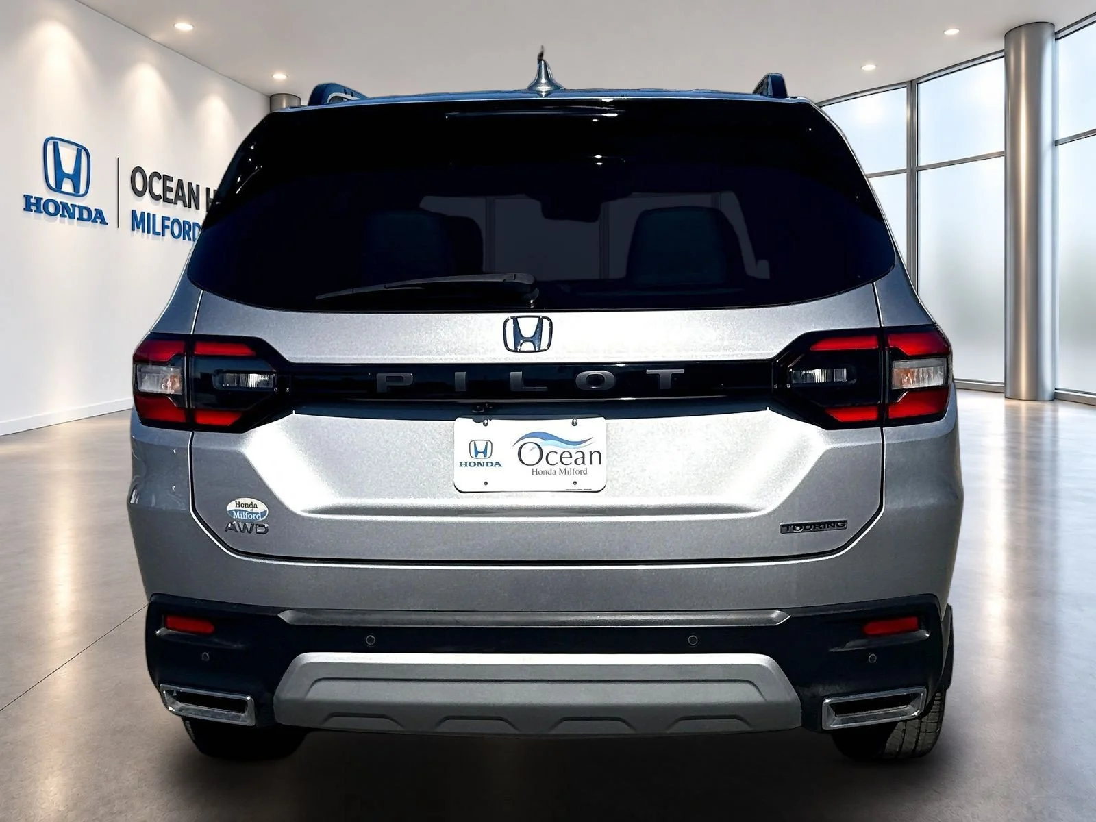 Used 2024 Lunar Silver Metallic Honda Touring image 6
