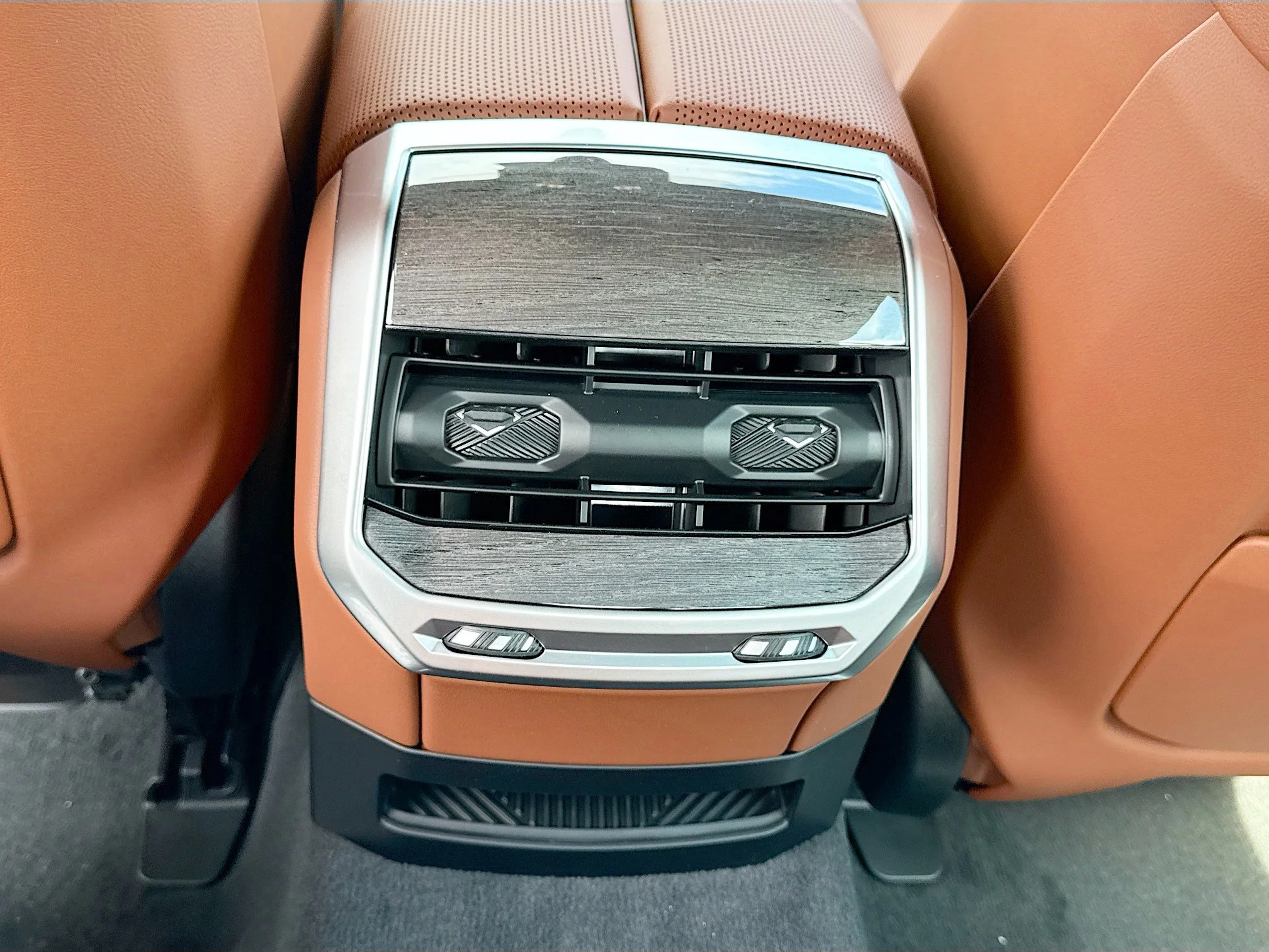 New 2026 Dravit Grey Metallic BMW 750e xDrive image 20