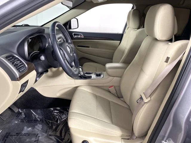 Used 2018 Silver Jeep Laredo E image 15