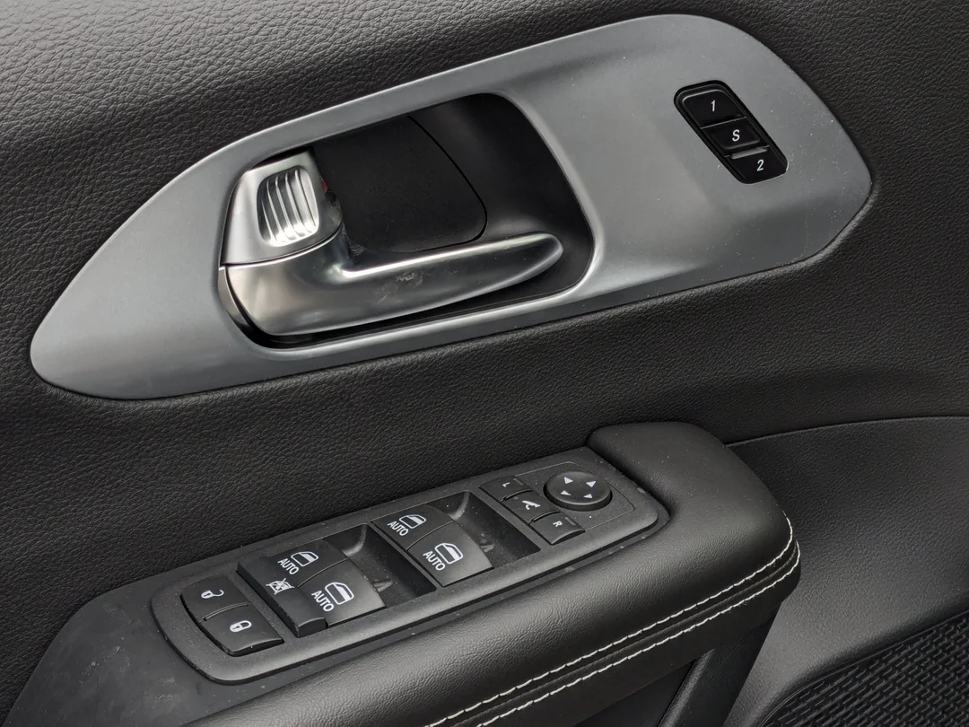 New 2026 Black Chrysler Limited - - AWD - 360 Camera - Vented Seats - AWD System - Remote Start & More! image 13