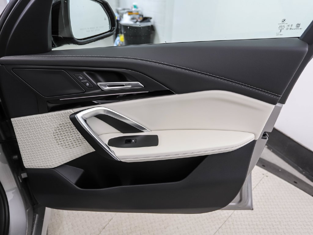 New 2027 Silver Metallic BMW xDrive28i image 29