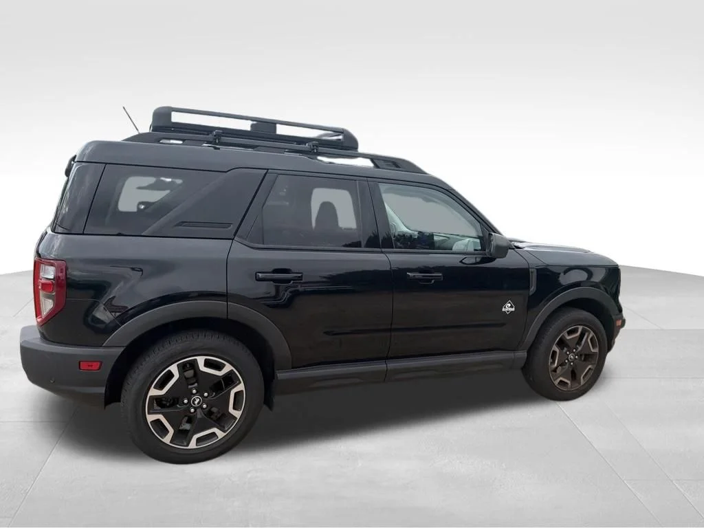 Used 2022 Black Ford Outer Banks image 13