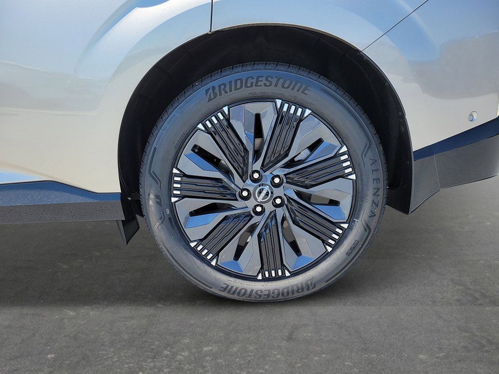 New 2026 Champagne Silver Metallic Nissan Platinum image 12