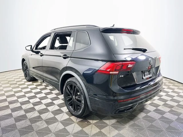 Used 2022 Black Volkswagen 2.0T SE R-Line Black image 5