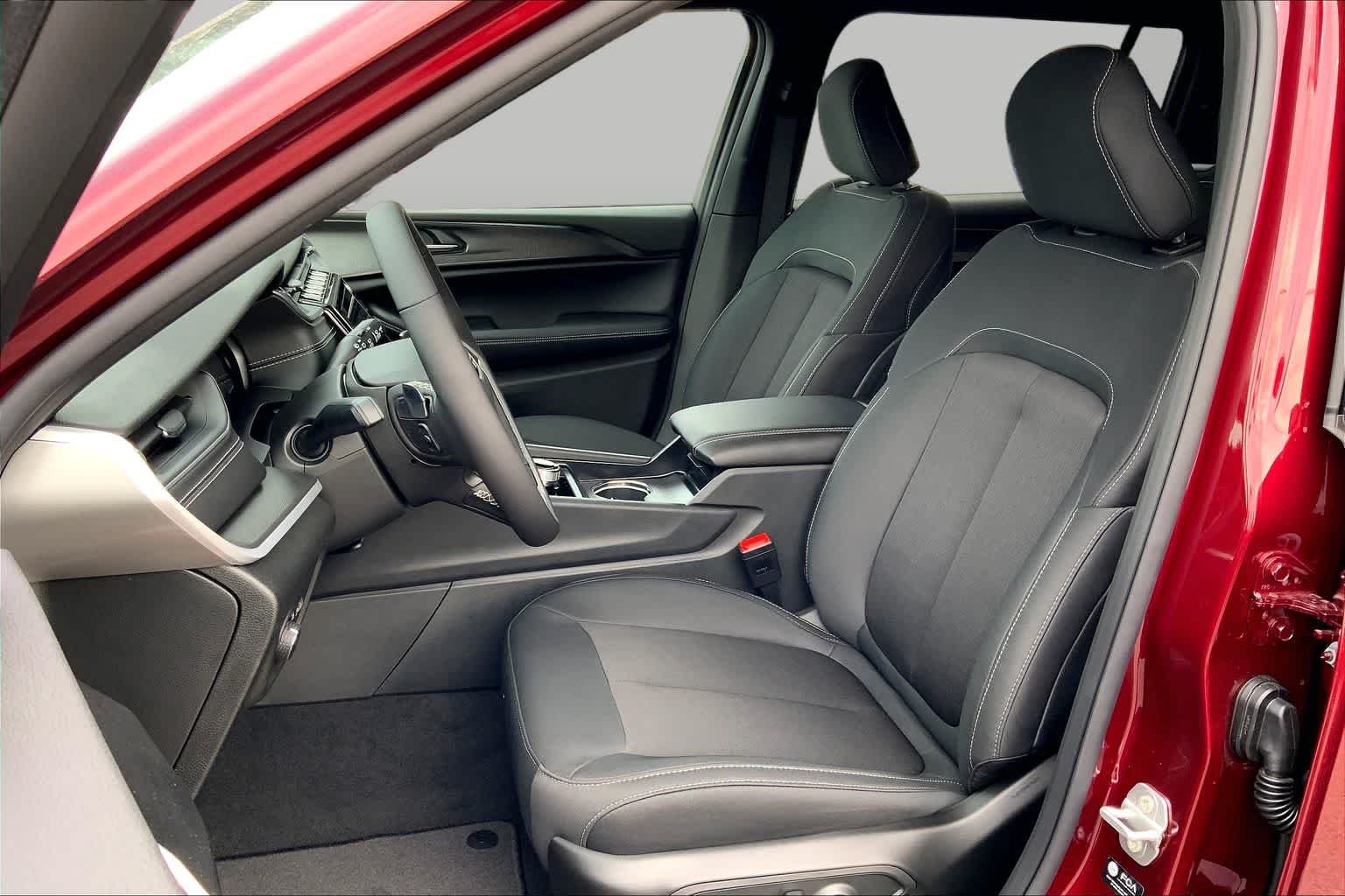 New 2026 Velvet Red Pearl-Coat Exterior Paint Jeep Laredo X image 7