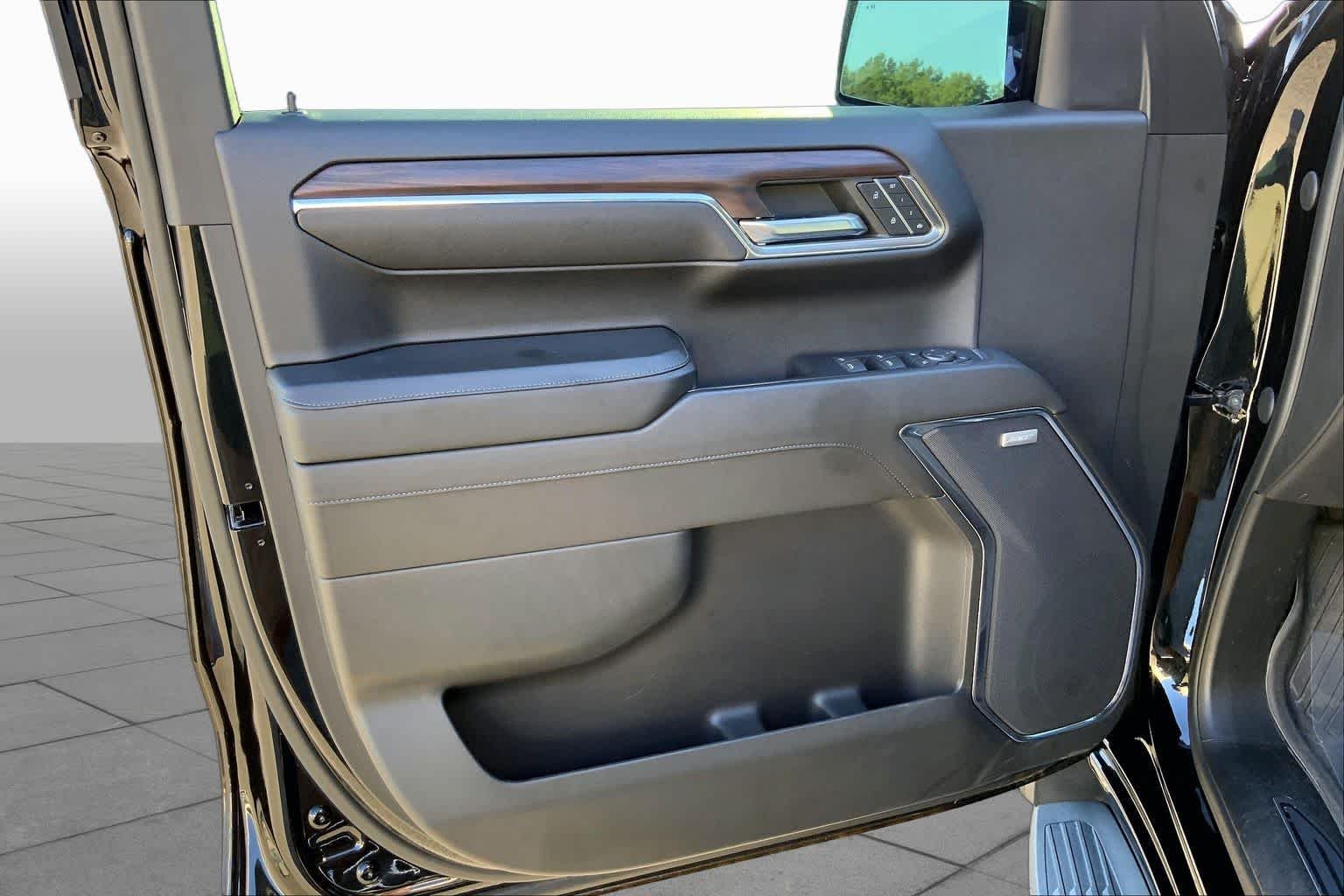 Used 2023 Onyx Black GMC SLT image 19