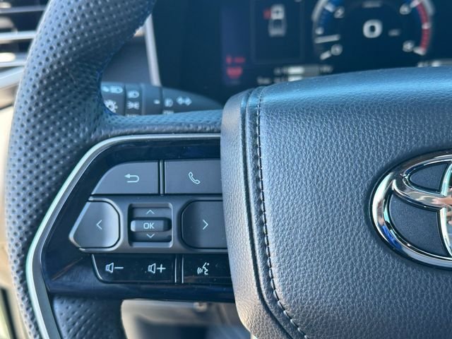New 2026 Wind Chill Pearl <sup>1</sup> Toyota  Platinum image 17