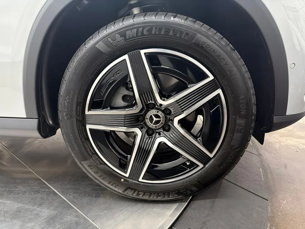 New 2027 White Mercedes-Benz GLC 300 image 9