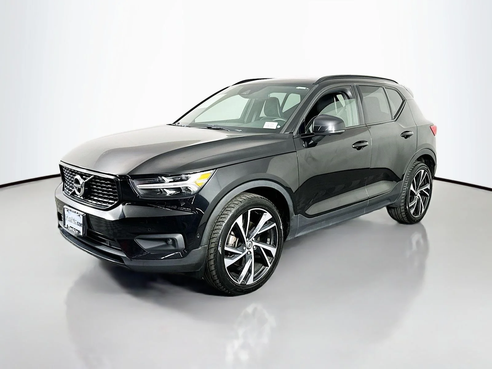 Used 2021 Black Volvo R-Design image 3
