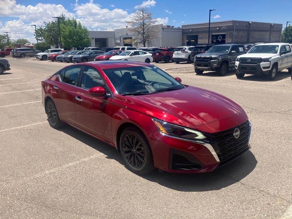Used 2025 Red Nissan 2.5 SV image 1