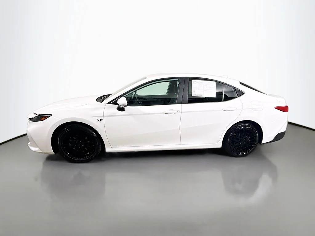 2026 Toyota Camry LE - Photo 4