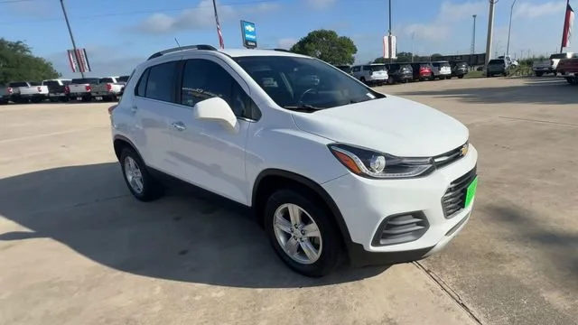 Used 2018 SUMMIT WHITE Chevrolet LT image 2
