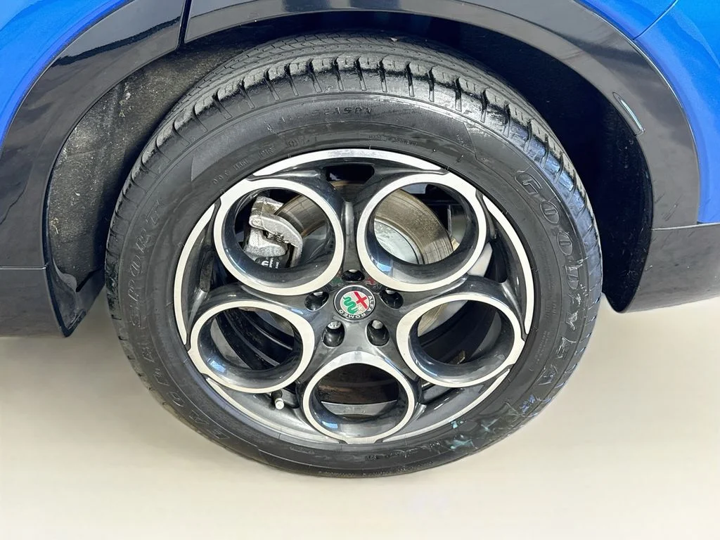 Used 2024 Blue Alfa Romeo Ti image 31