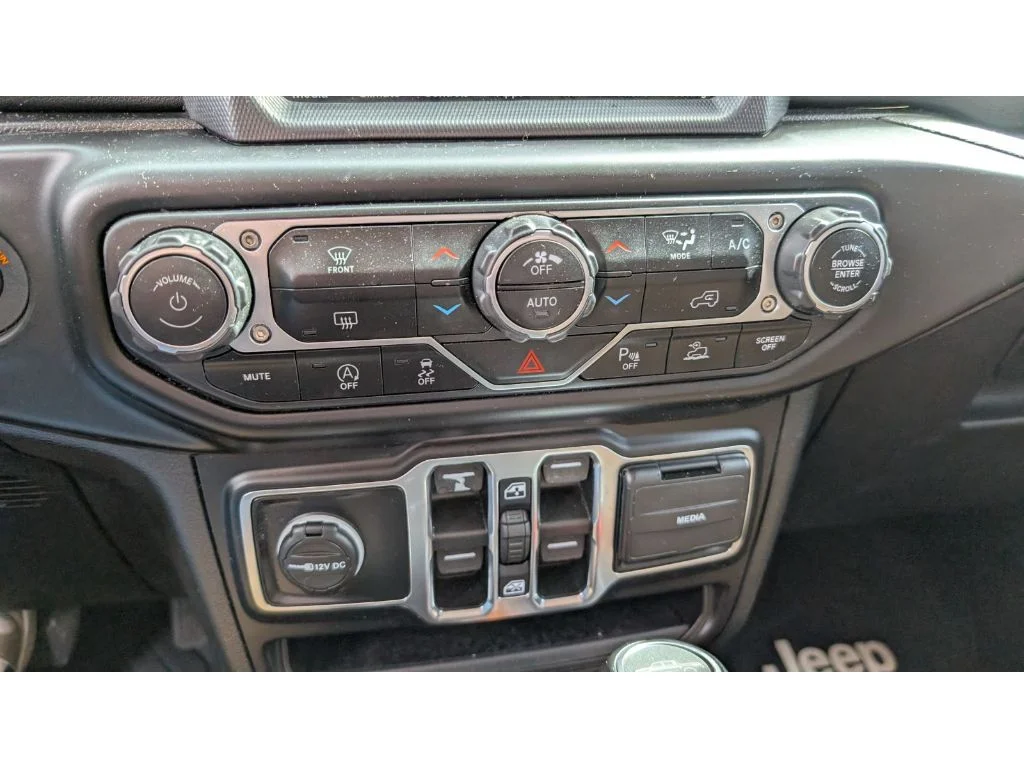 Used 2021 Snazzberry Pearlcoat Jeep Overland image 22