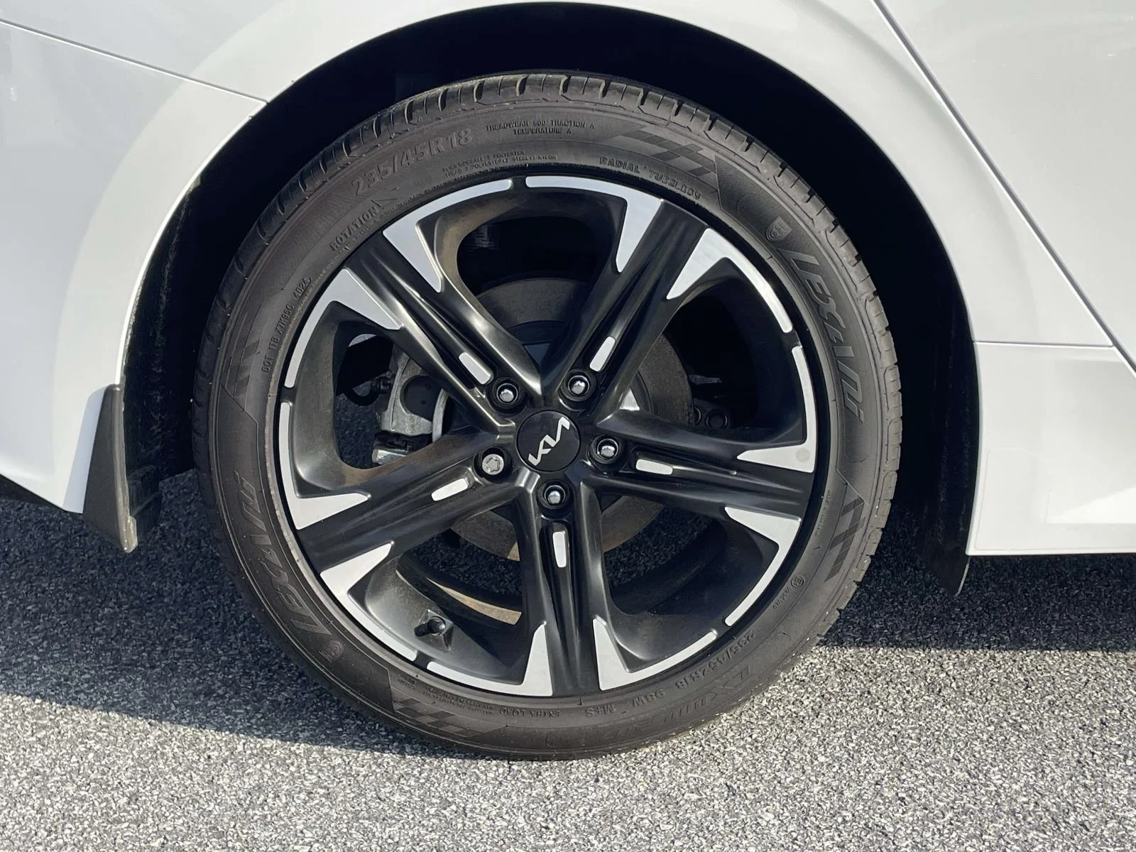 Used 2024 White Kia GT-Line image 33