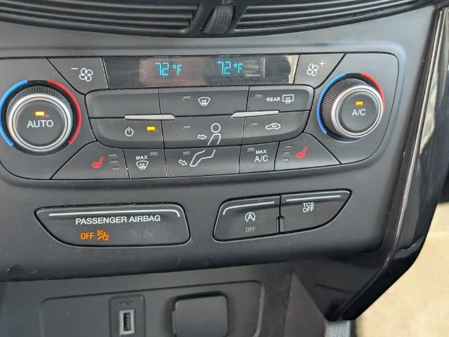 Used 2018 Gray Ford SE image 22