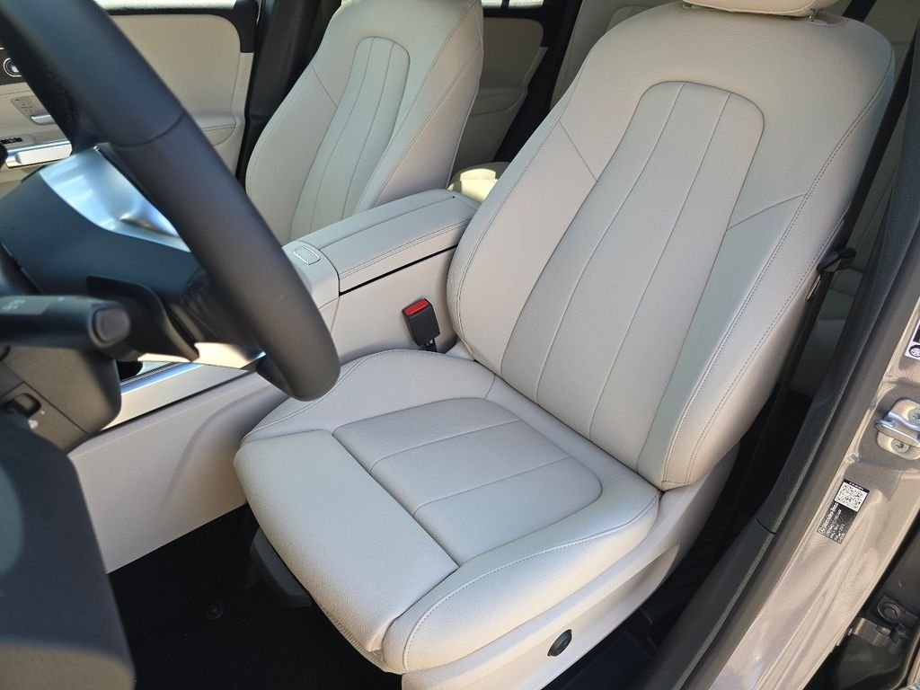 New 2026 Mountain Grey Metallic Mercedes-Benz GLB 250 image 24
