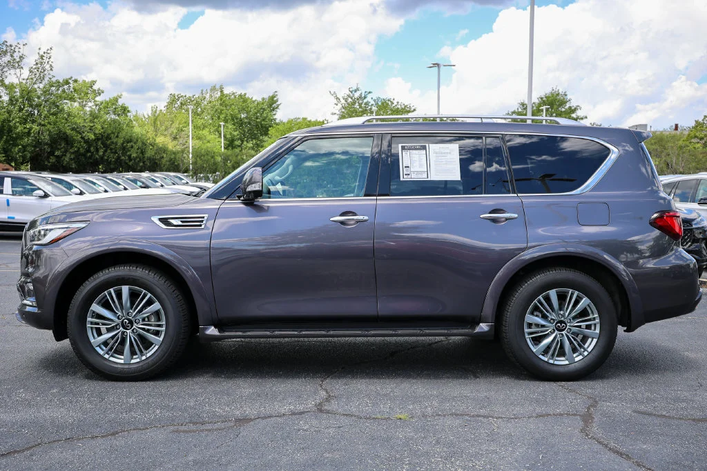 Certified Used 2024 Gray INFINITI LUXE image 24