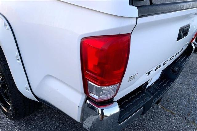Certified Used 2017 SUPER WHITE Toyota  image 27