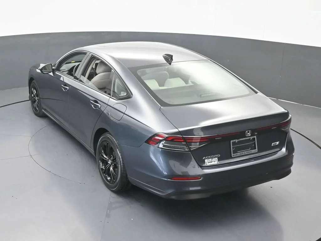 Used 2025 Gray Honda SE image 47