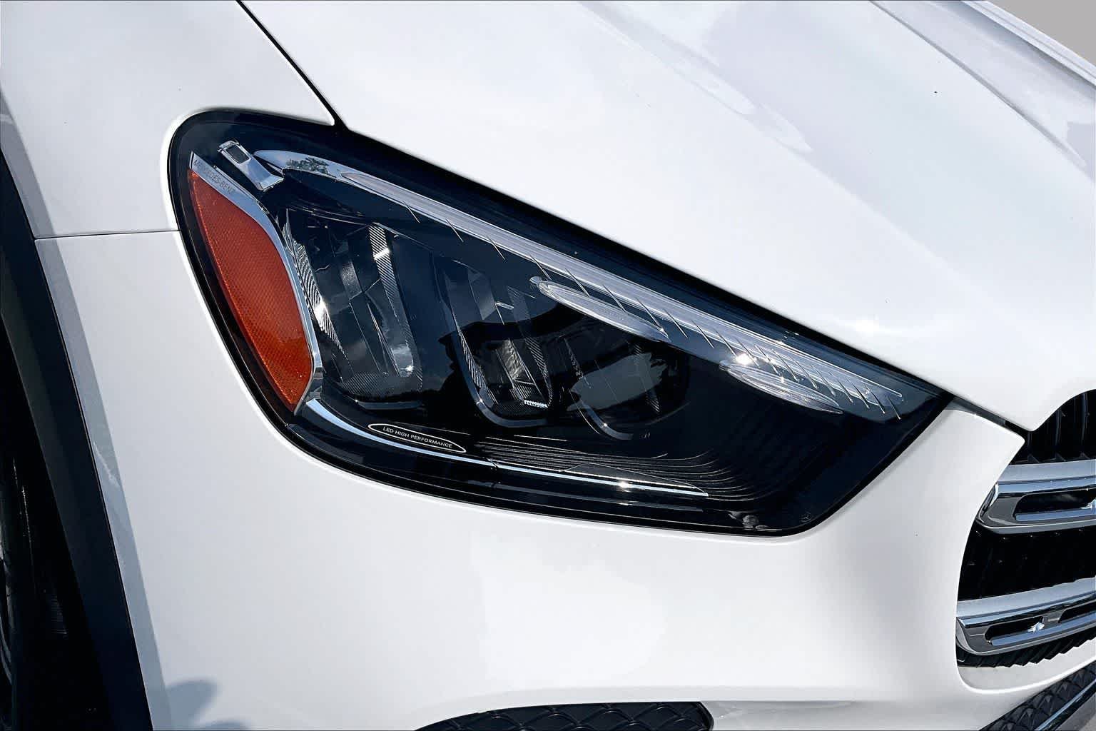 Used 2025 Polar White Mercedes-Benz GLE 450e image 27