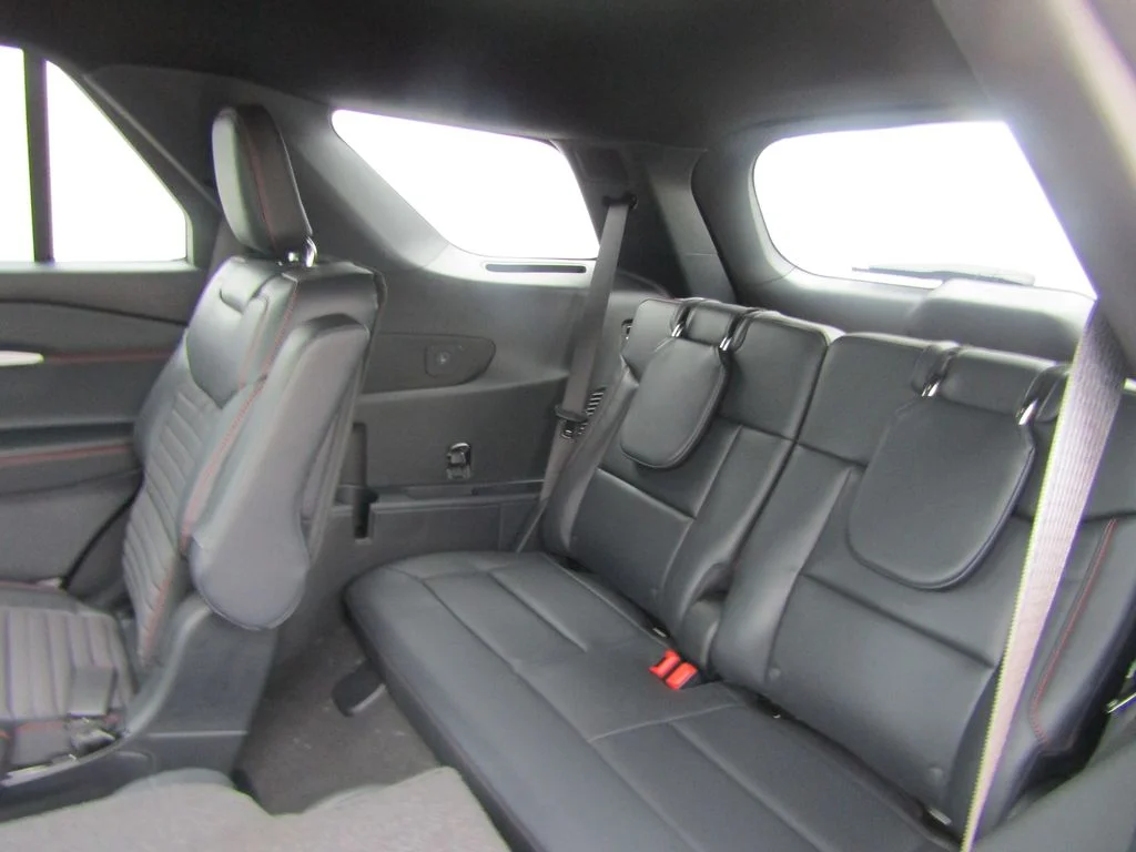 New 2027 Agate Black Metallic Ford ST-Line image 16