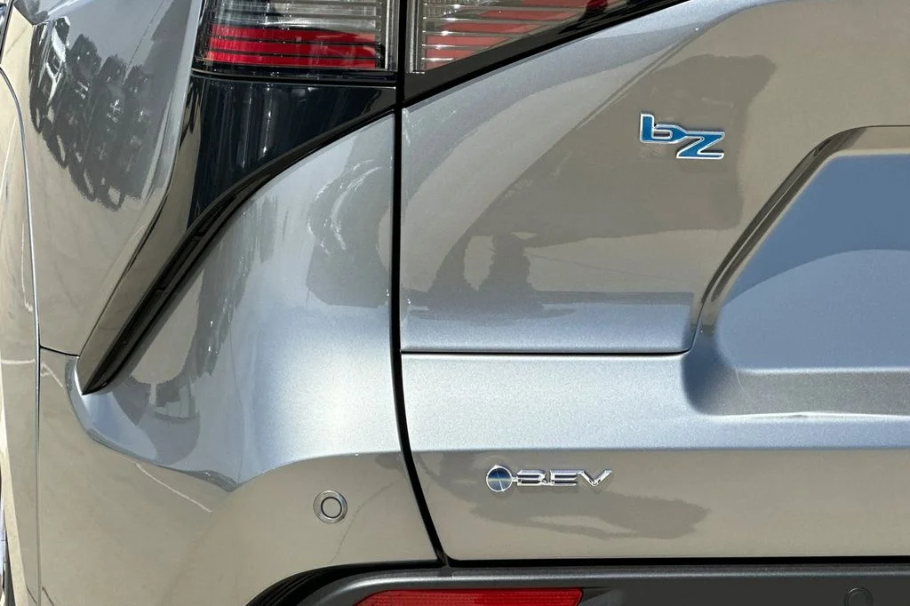 New 2026 Heavy Metal <sup>1</sup> Toyota  XLE image 25