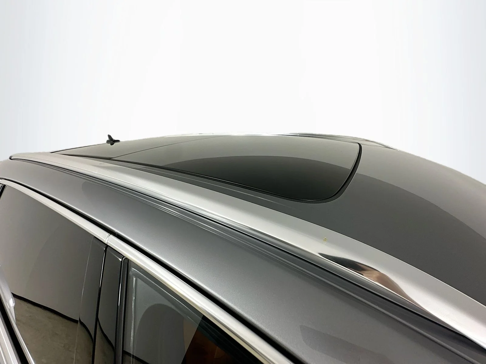 Used 2023 Silver Bentley  image 14