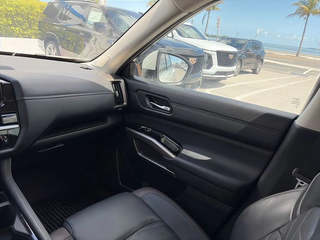 Used 2024 White Nissan Platinum image 11