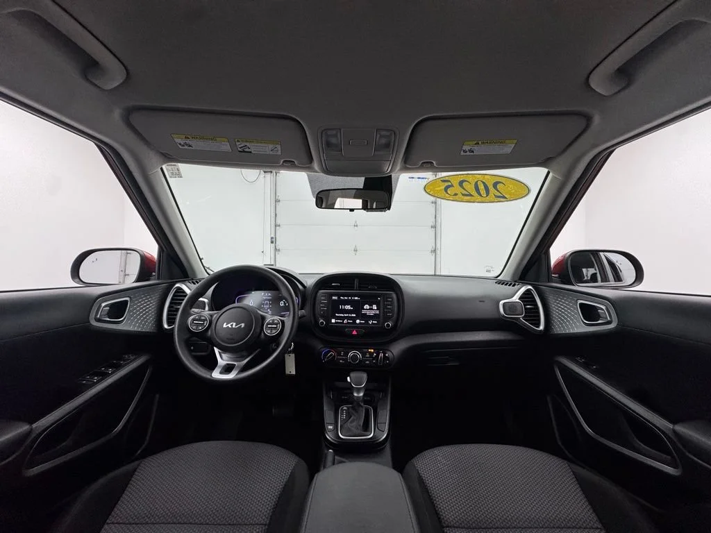 Used 2025 Orange Kia  image 3