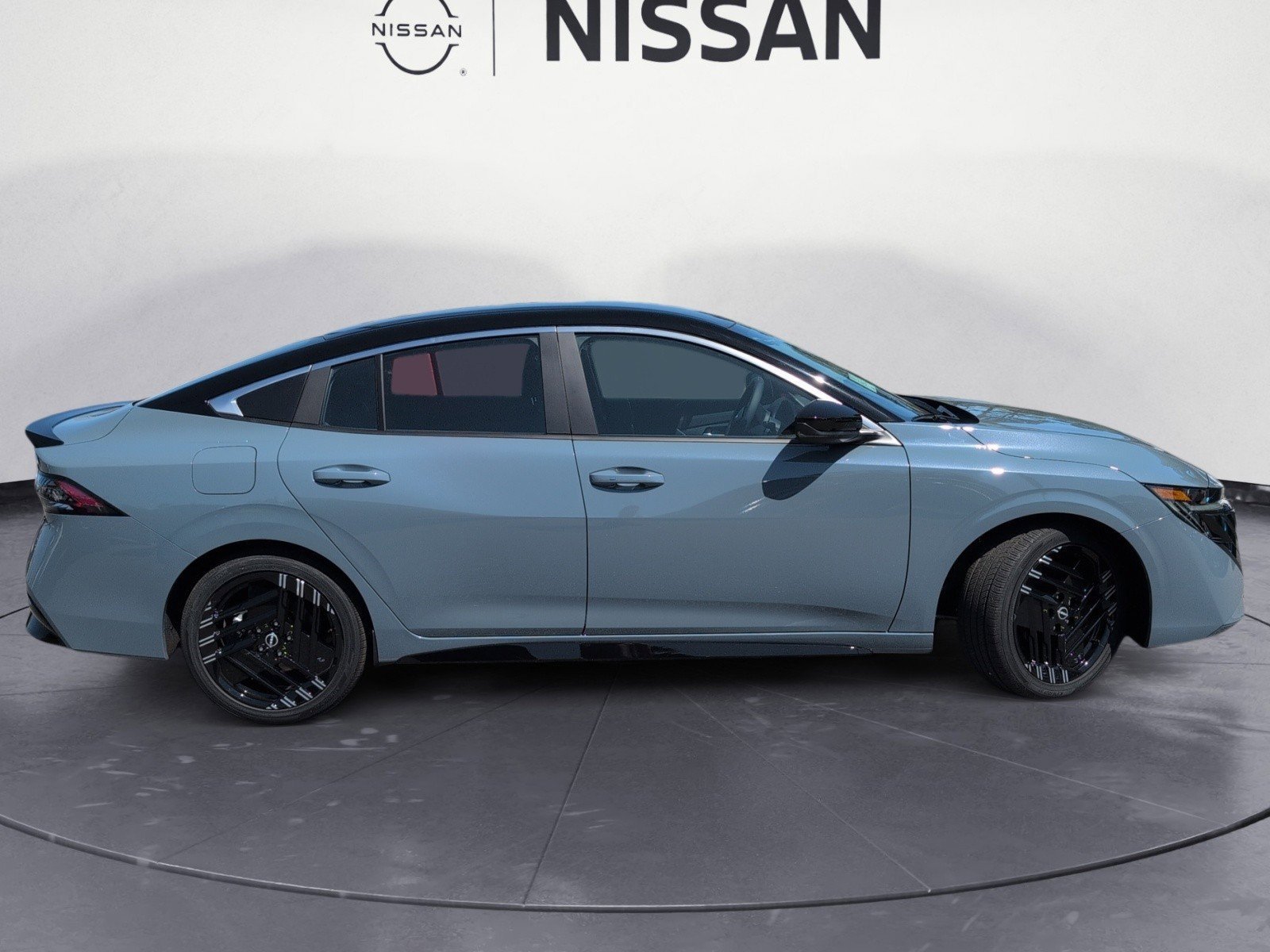 New 2026 Atlantic Gray Metallic / Super Black Two-tone Nissan SR image 3