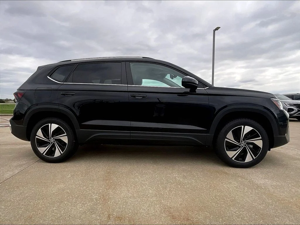 New 2026 Black Volkswagen 1.5T SE image 4