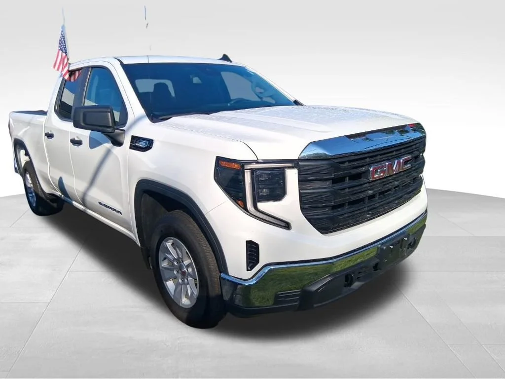 Used 2025 Summit White GMC Pro image 3
