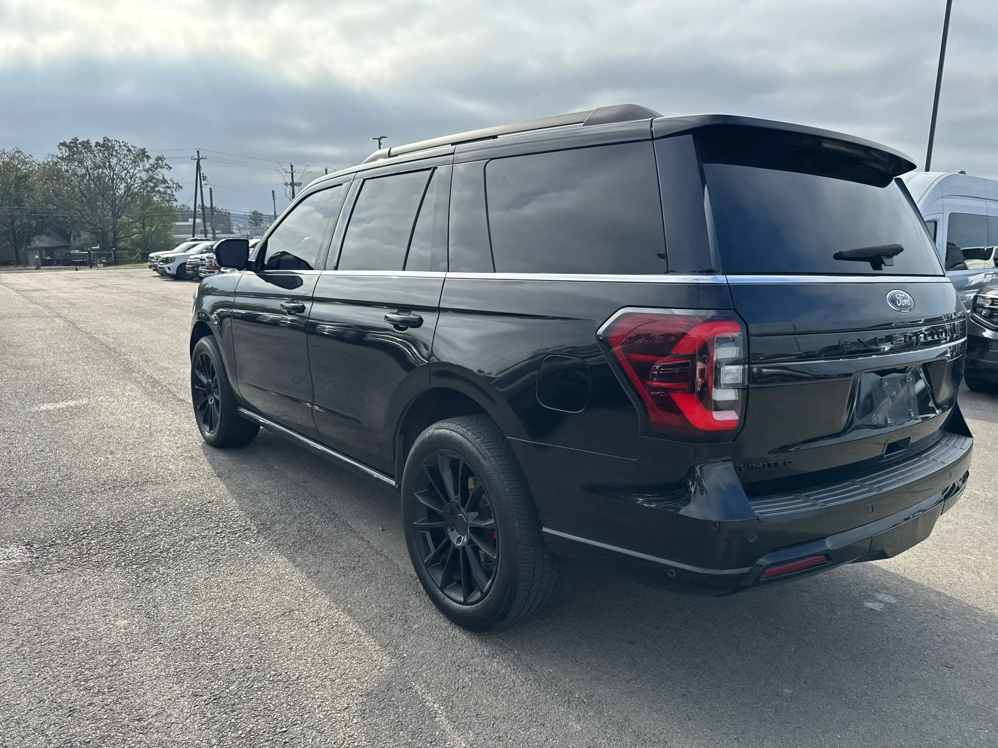 Used 2022 Agate Black Metallic Ford Limited image 9