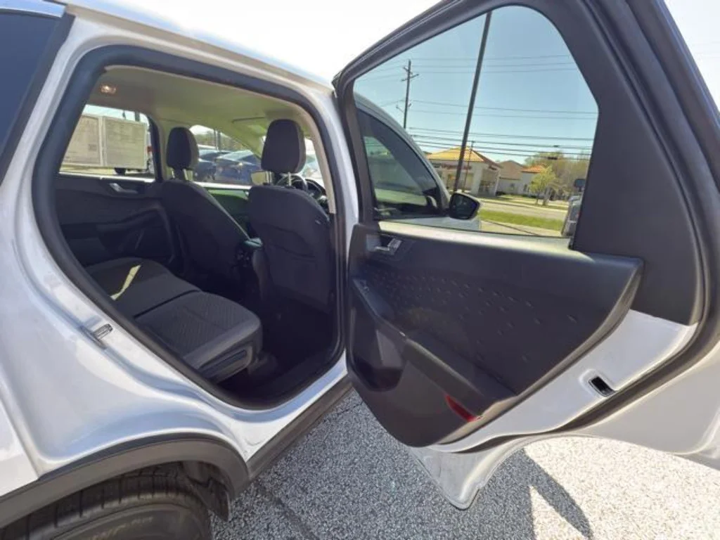 Certified Used 2020 Oxford White Ford SE image 27
