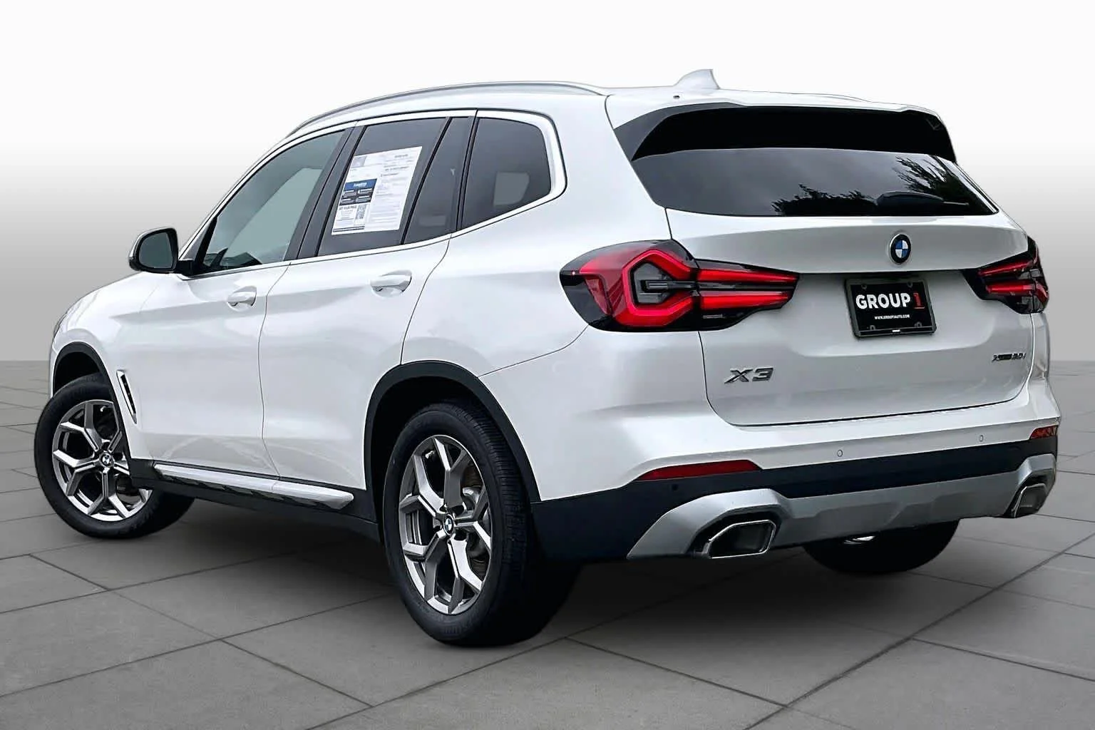 Used 2022 Mineral White Metallic BMW xDrive30i image 21