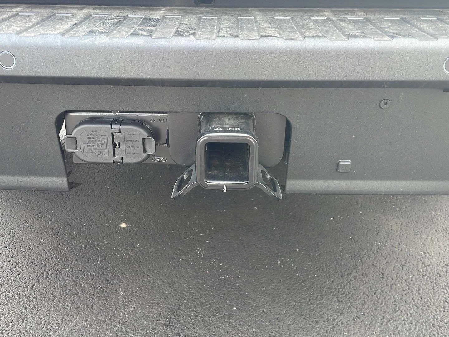 New 2026 Carbonized Gray Metallic Ford XLT image 25