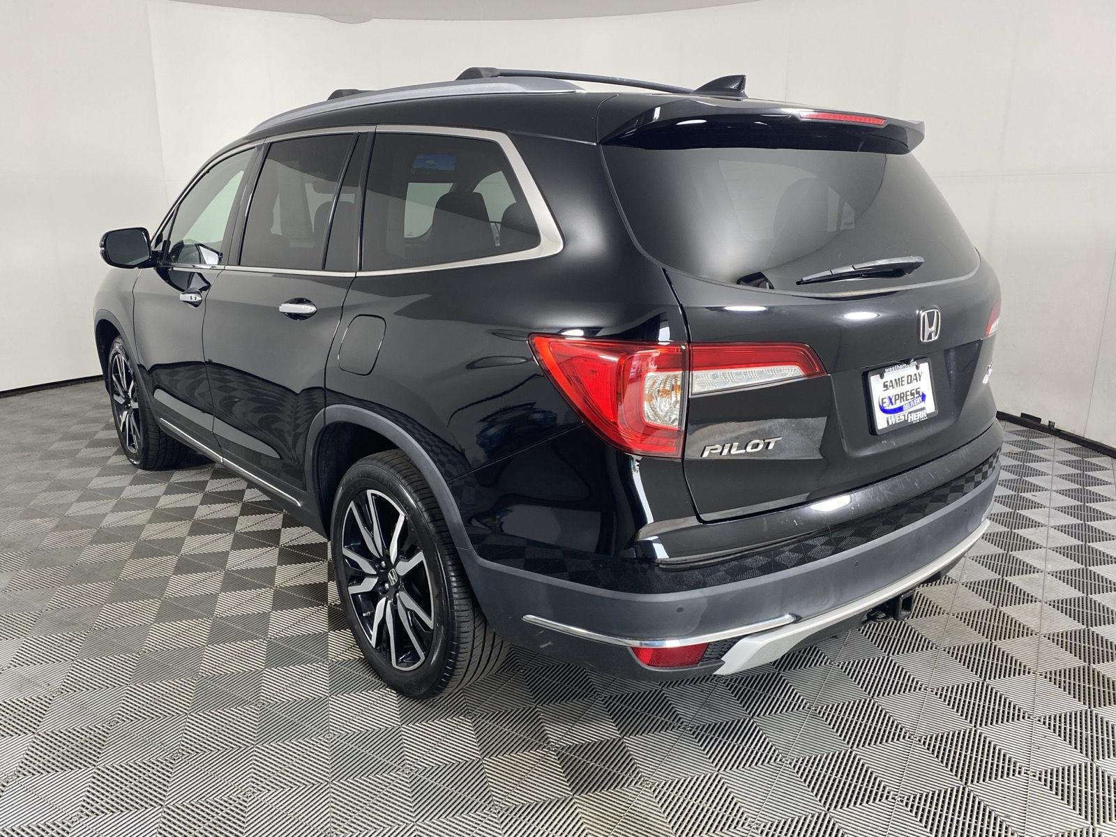 Used 2020 Crystal Black Pearl Honda Touring w/Rear Captain