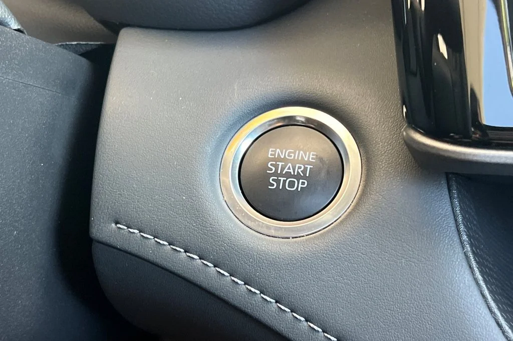 Used 2025  Toyota XLE image 27