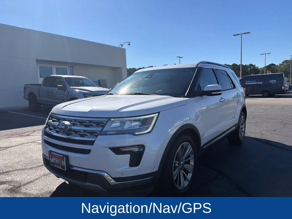 Used 2018 White Ford Limited image 4